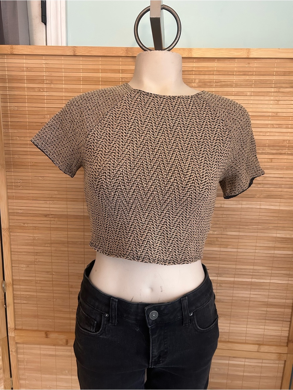 Urban outfitters stretchy short sleeve crop top shirt women’s size small